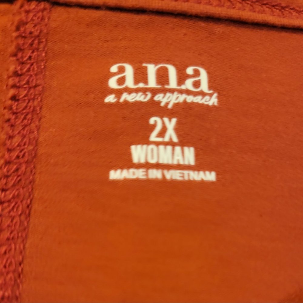 Soft and Stylish a.n.a Gently Used Pullover T-Shirt - Essential Basics, Slim Fit - Picture 2 of 3